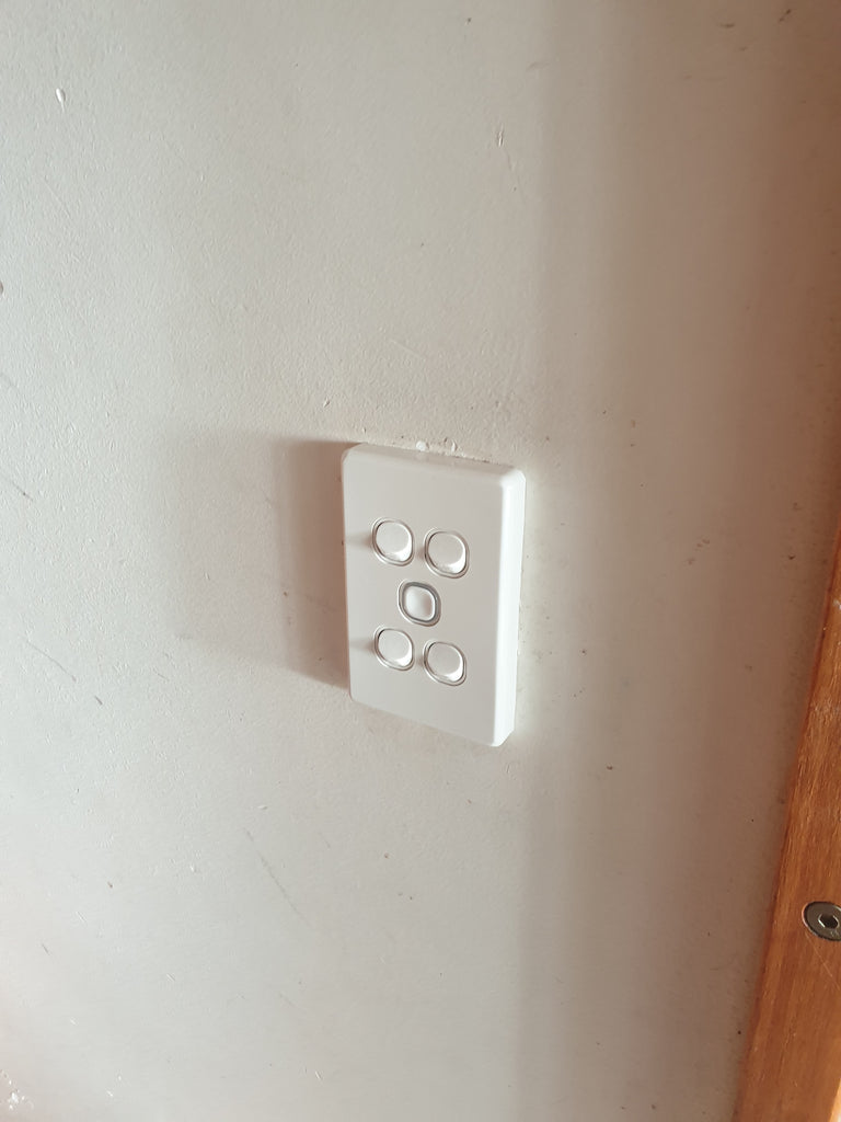 Trader Puma 10A Light Switch, 5 Gang (White)